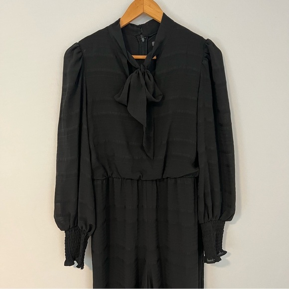Julia Jordan Black Long Sleeve Tie Neck Jumpsuit. Size 6. - Picture 7 of 16